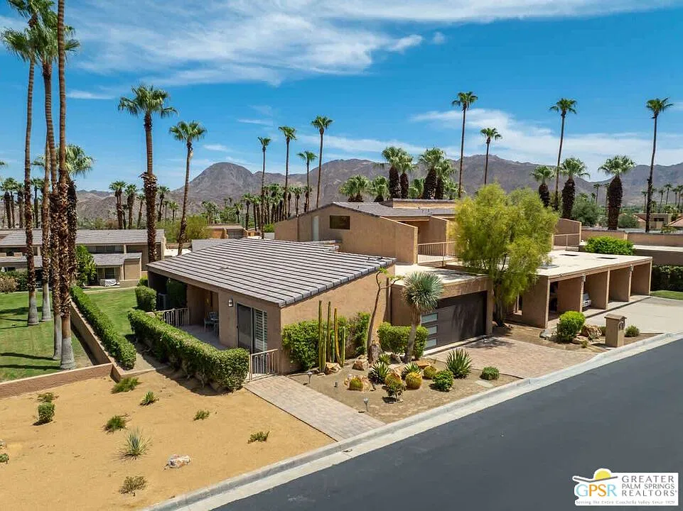 2 bed, 2.0 bath, 1271 sqft, $9,600 — Photo 4