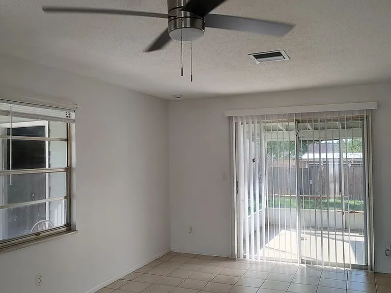 4470 Cynthia Ln — Photo 3