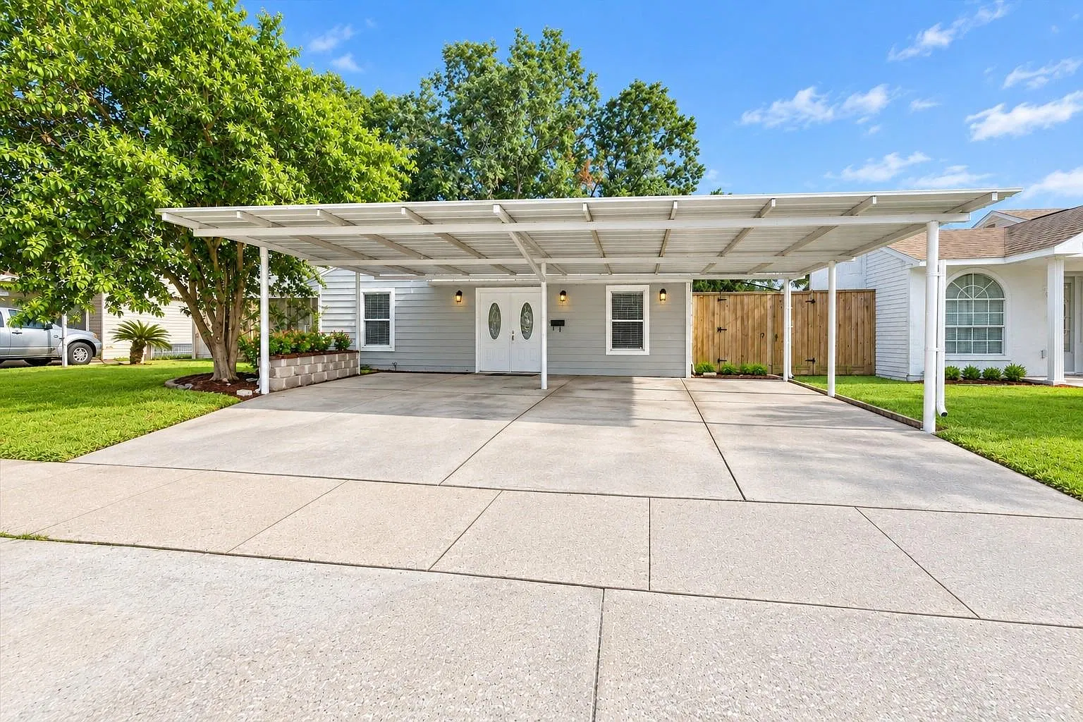 4 bed, 2.0 bath, 2149 sqft, $2,300 — Photo 3