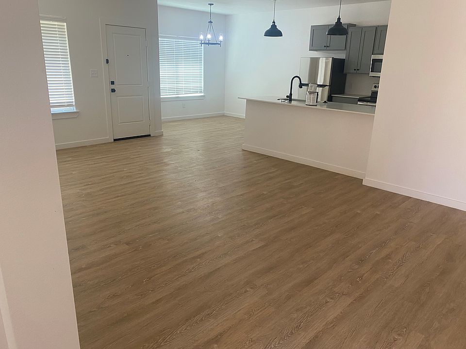 living dining kitchen_08042023