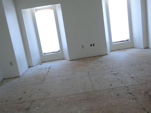 3rd image of 305 Chico Dr