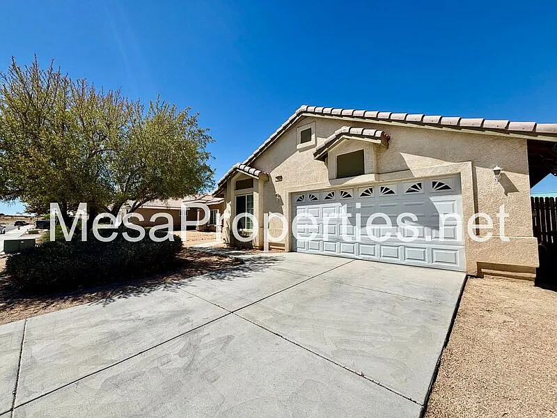 5 bed, 3.0 bath, 2014 sqft, $2,350 — Photo 2