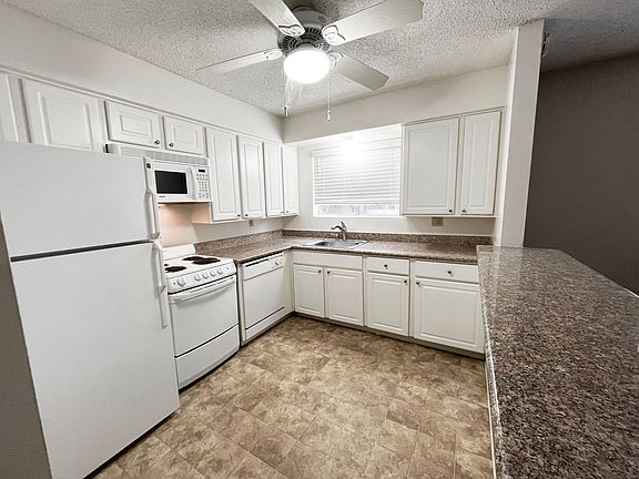 4th image of 2117 22nd St APT 8