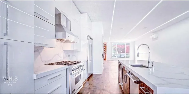 Sold by MNS | media 3