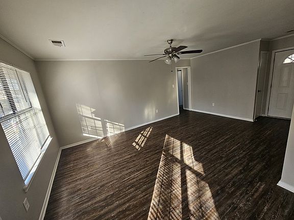 3rd image of 10811 Chateau Dr