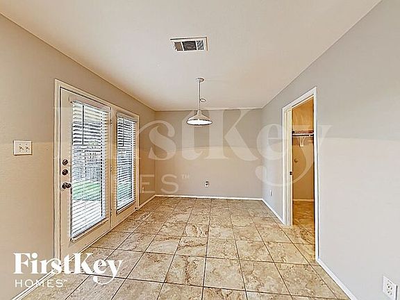 4th image of 8625 Shallow Creek Dr