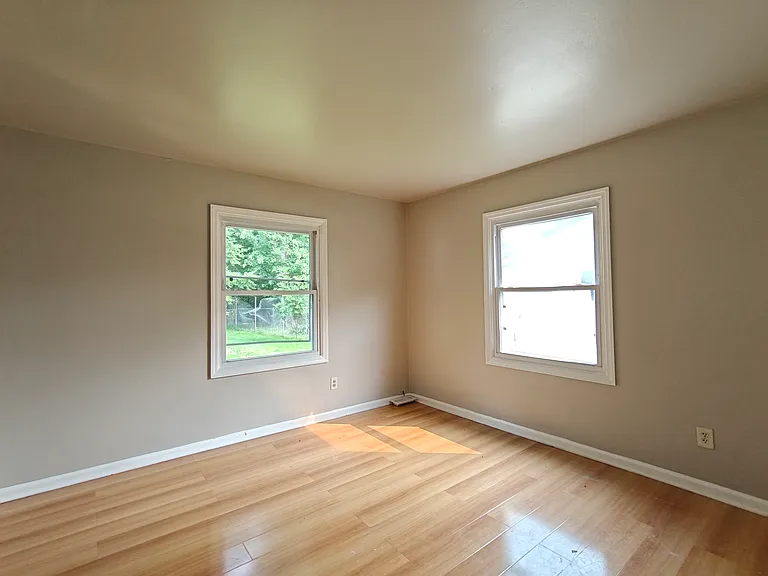 75 Mainbridge Ln — Photo 10