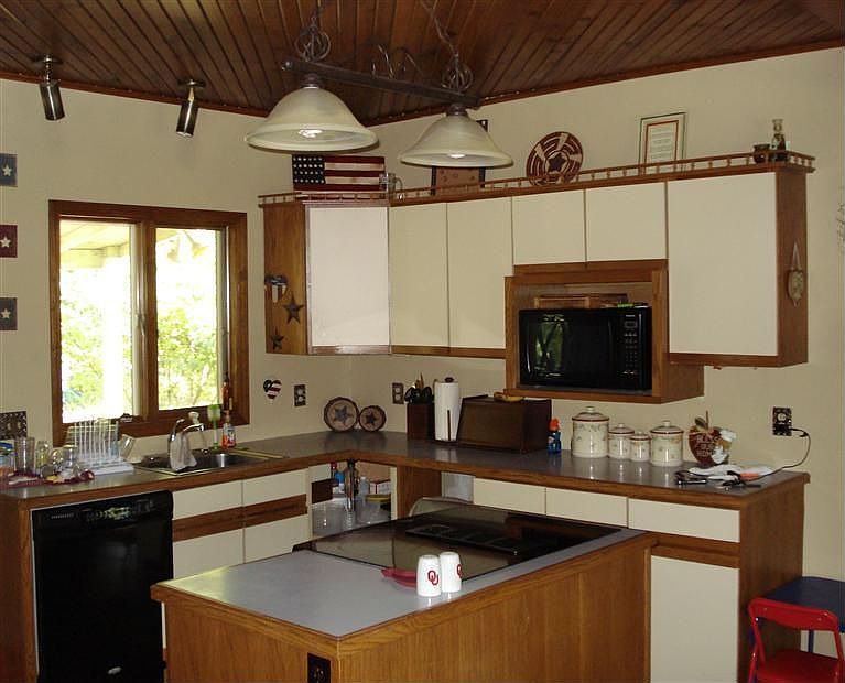 2nd image of 1626 Road 310