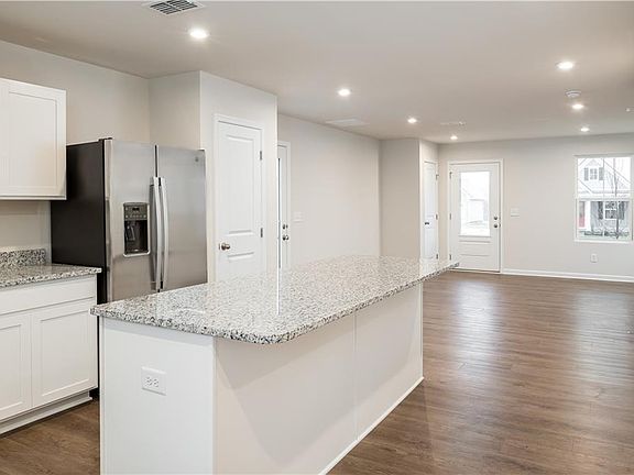 4th image of 236 Winborne Ln