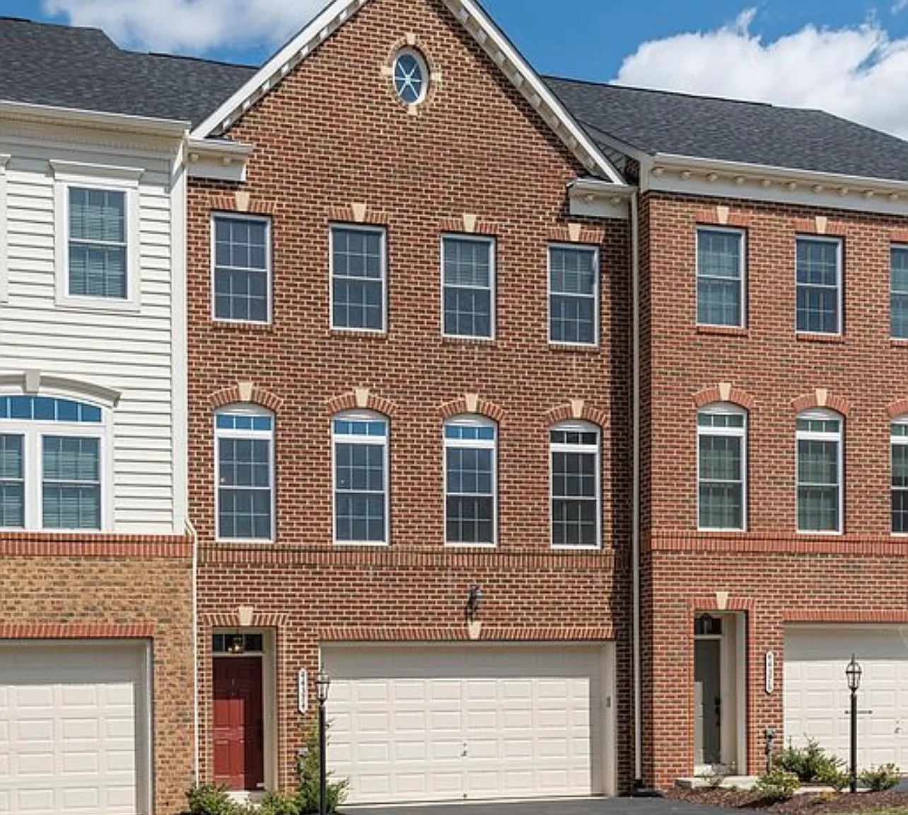 4 bed, 3.5 bath, 3201 sqft, $3,500 — Photo 1