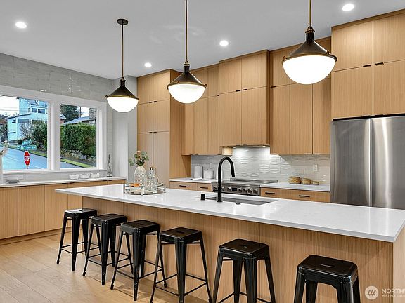 3rd image of 6357 38th Avenue SW