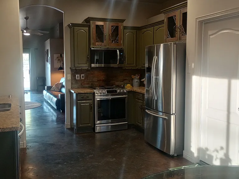 Stainless steel appliances with a gas stove for a chef!