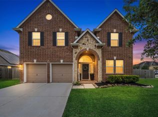 4002 Longwood Dr, Mont Belvieu, TX 77523