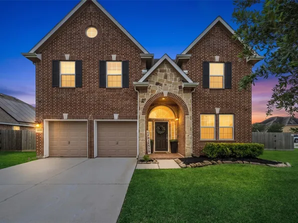 4002 Longwood Dr, Mont Belvieu, TX 77523