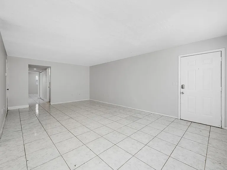 1767 Leo Ln S — Photo 15