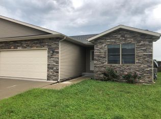 1210 Hawthorn Ct, Chatham, IL 62629