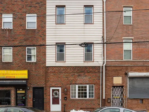 902 S 8th St, Philadelphia, PA 19147