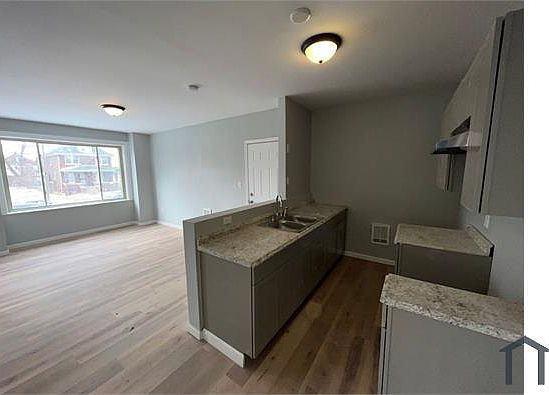 5th image of 3536 Montclair St Basement 4