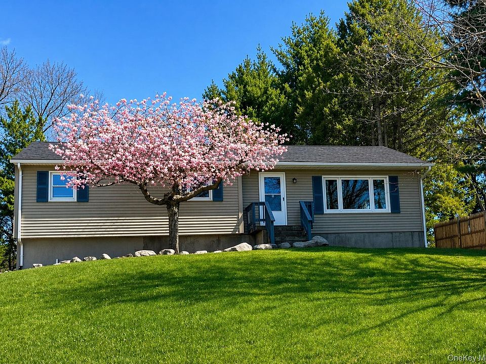 1st image of 17 Woodland Drive