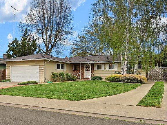2nd image of 3838 N Stiles Pl