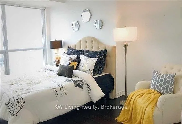 386 Yonge St #3702 — Photo 12