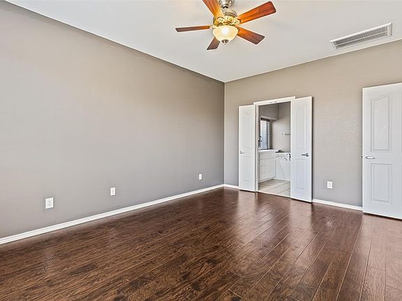 4th image of 12937 Hurricane Ln