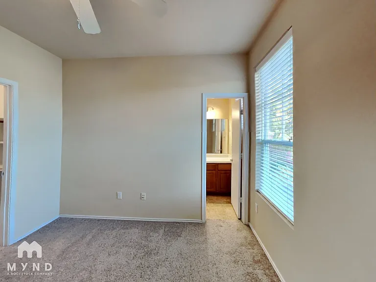 2216 Zach Scott St — Photo 5