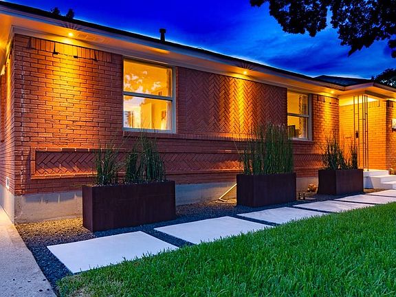3rd image of 2476 Dorrington Dr