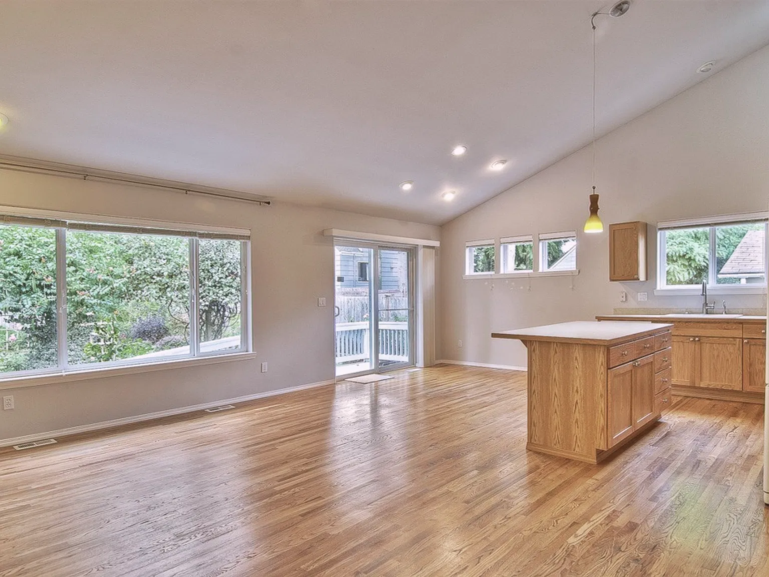 4 bed, 2080 sqft, $3,900 — Photo 2