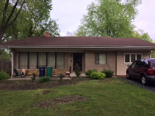 1371 S Stewart Ave, Lombard, IL 60148