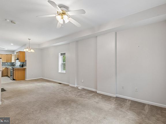 3rd image of 917 Jackson St