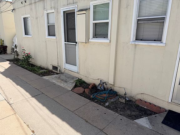 3rd image of 1379 N Hill Ave