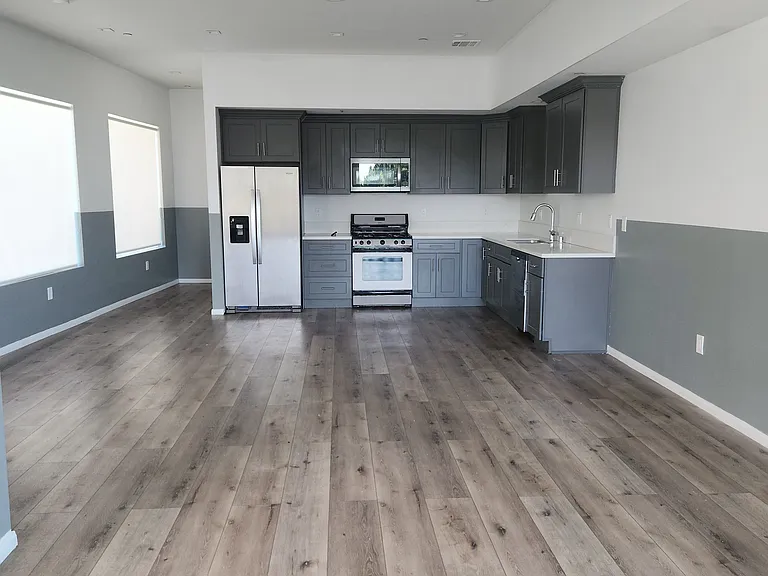 5239 Huntington Dr N — Photo 9