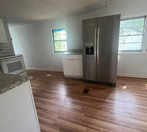 5th image of 86063 Clyde St
