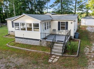 611 Hawthorne Dr, Bracey, VA 23919
