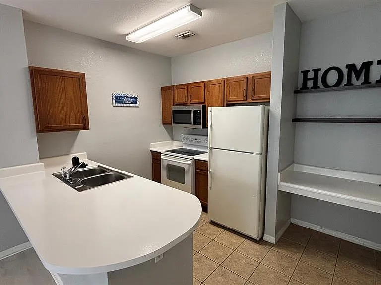 8103 Lillies Way #108 — Photo 2