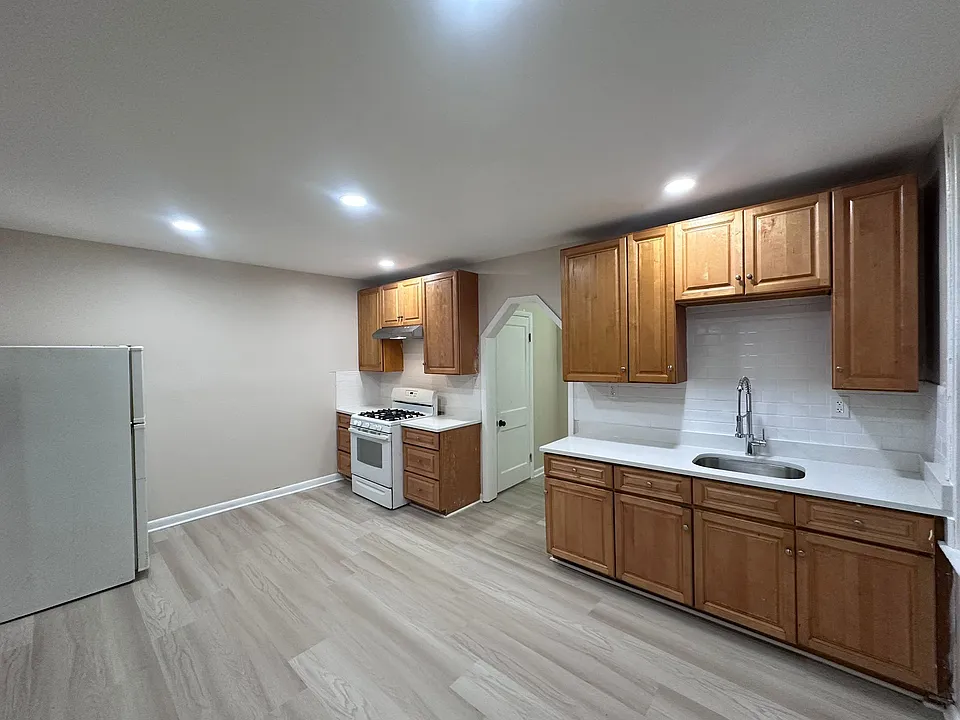 222 W Runyon St #1R