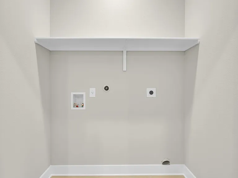 818 Empire St — Photo 13