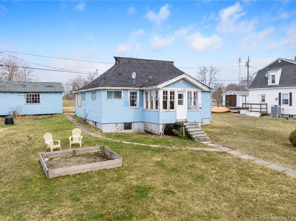 19 Rockland Dr, McAdam, NB E6J 1V3