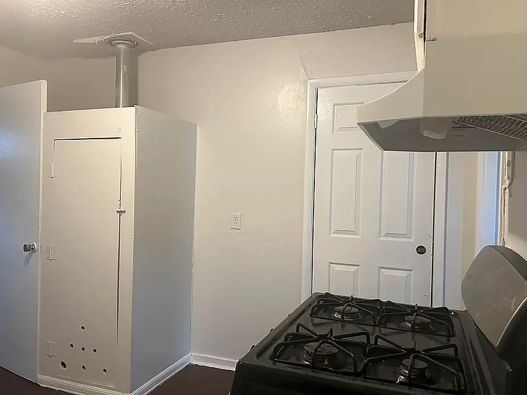 2221 Woodlawn St #2221 — Photo 5