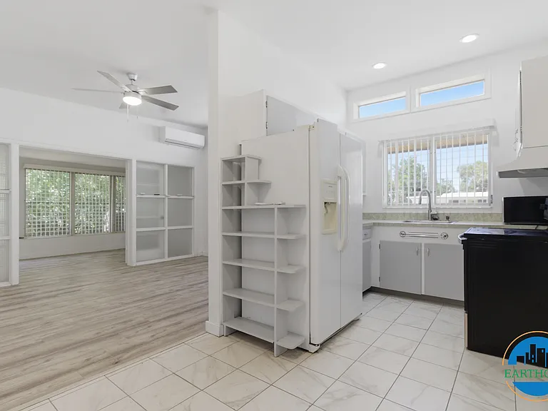 6366 Hampton Dr N — Photo 13