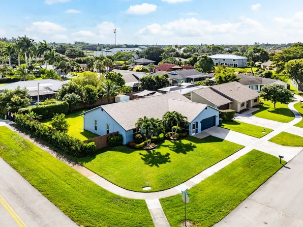 1100 Basswood Pl, Wellington, FL 33414