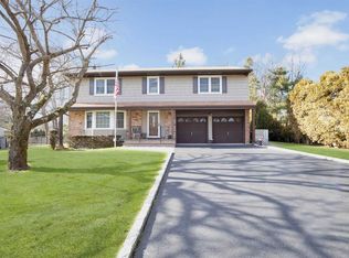 161 Parkway Dr N, Commack, NY 11725