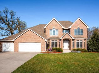 2959 Fairway Dr, Chaska, MN 55318