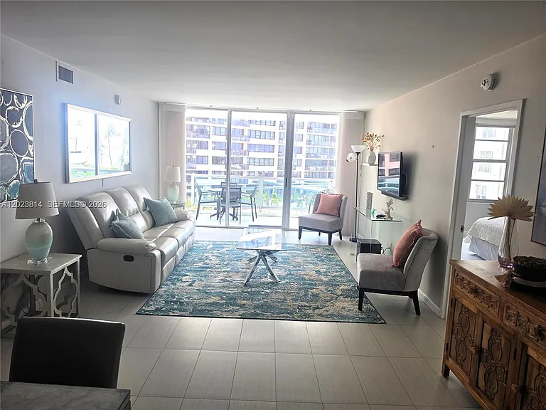 5161 Collins Ave #502 — Photo 5