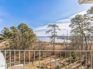 2220 Waters Edge Dr, Toms River, NJ 08753