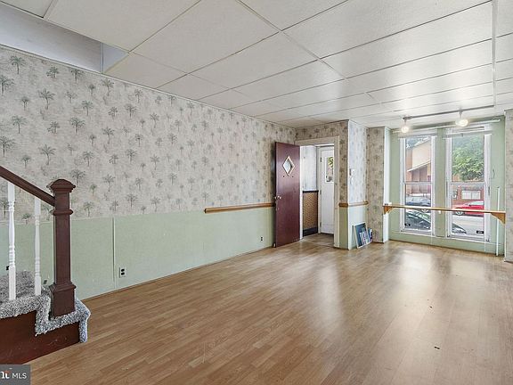 2nd image of 2654 Huntingdon Ave