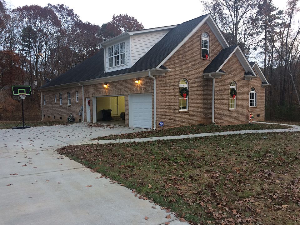 2nd image of 2918 Duck Point Dr