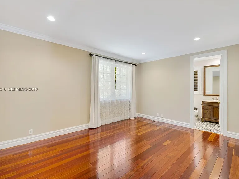 6905 SW 75th Ave — Photo 51