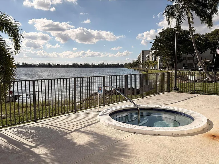 110 Lake Emerald Dr #107 — Photo 3